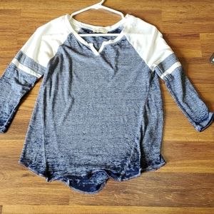 3/4 length blue and white shirt